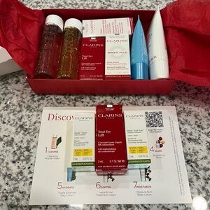 NWT Clarins Discovery Routine Set + 3 Samples